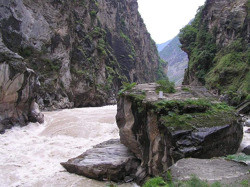 Middle Tiger Leaping Gorge - panoramio