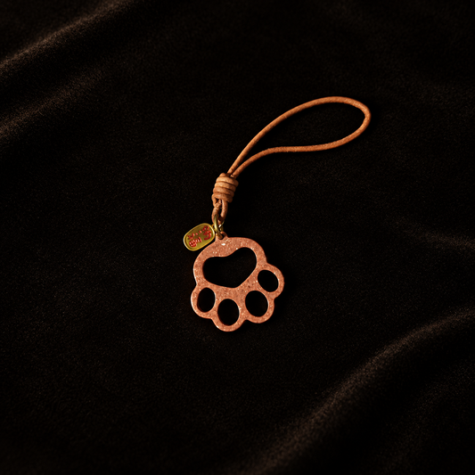 Bantong Copper Cat Paw Bag Charm, Chinese Fortune Hanging Accessory — detail view on a dark studio background