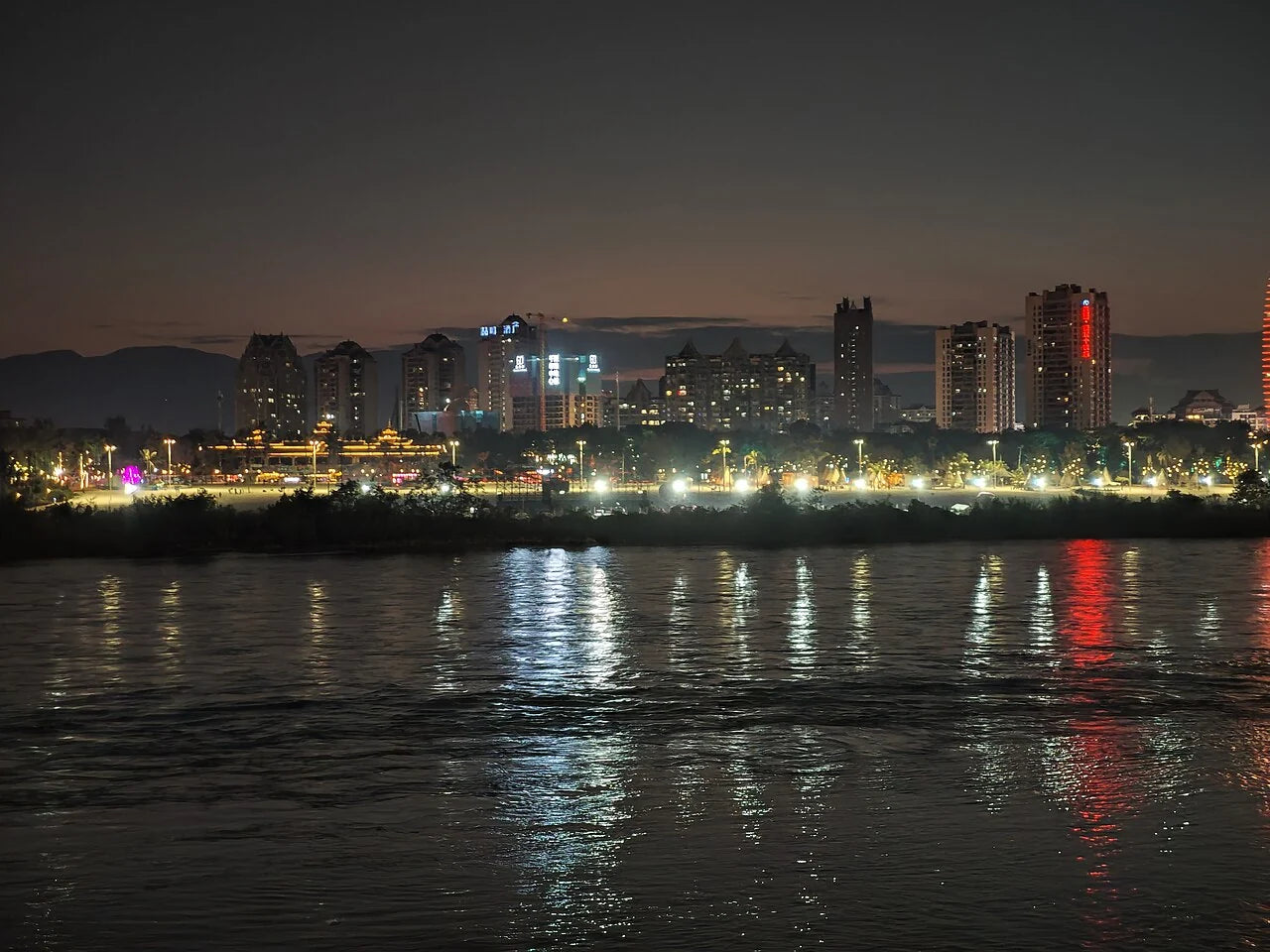景洪 星光夜市望夜之澜沧江