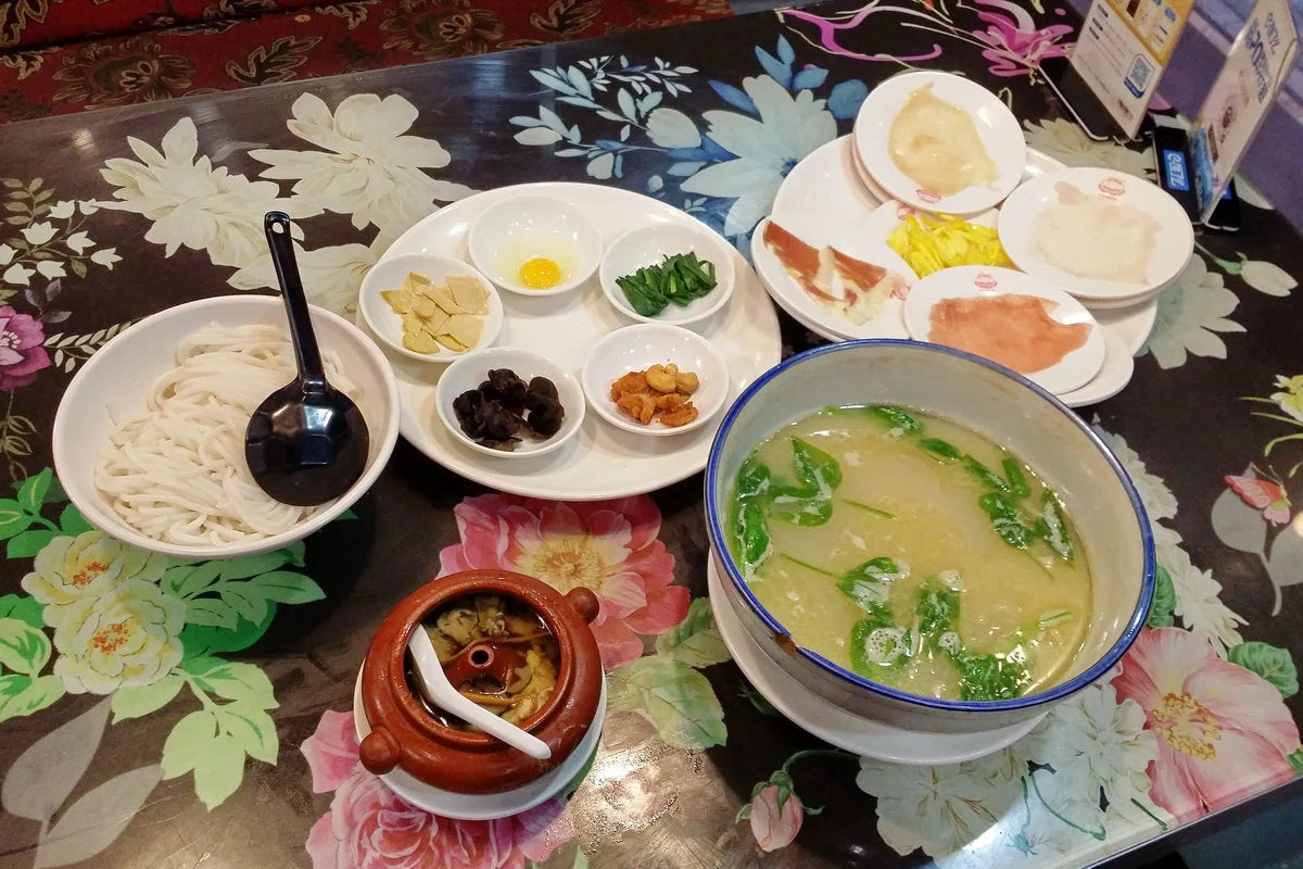 Crossing the Bridge Noodle at Qian Xiang Yuan