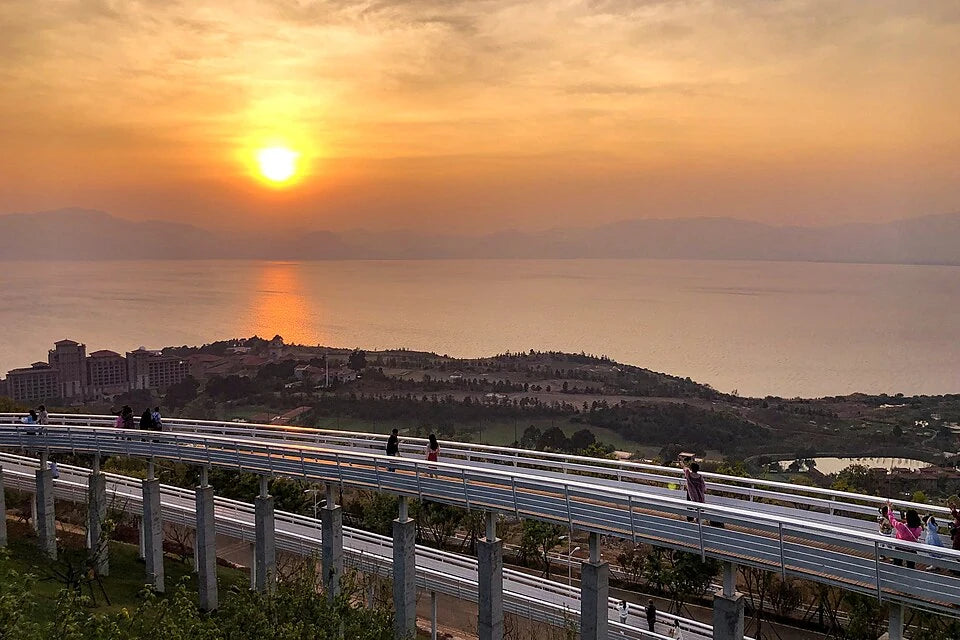 Sunset at Fuxian Lake (20210318185138)